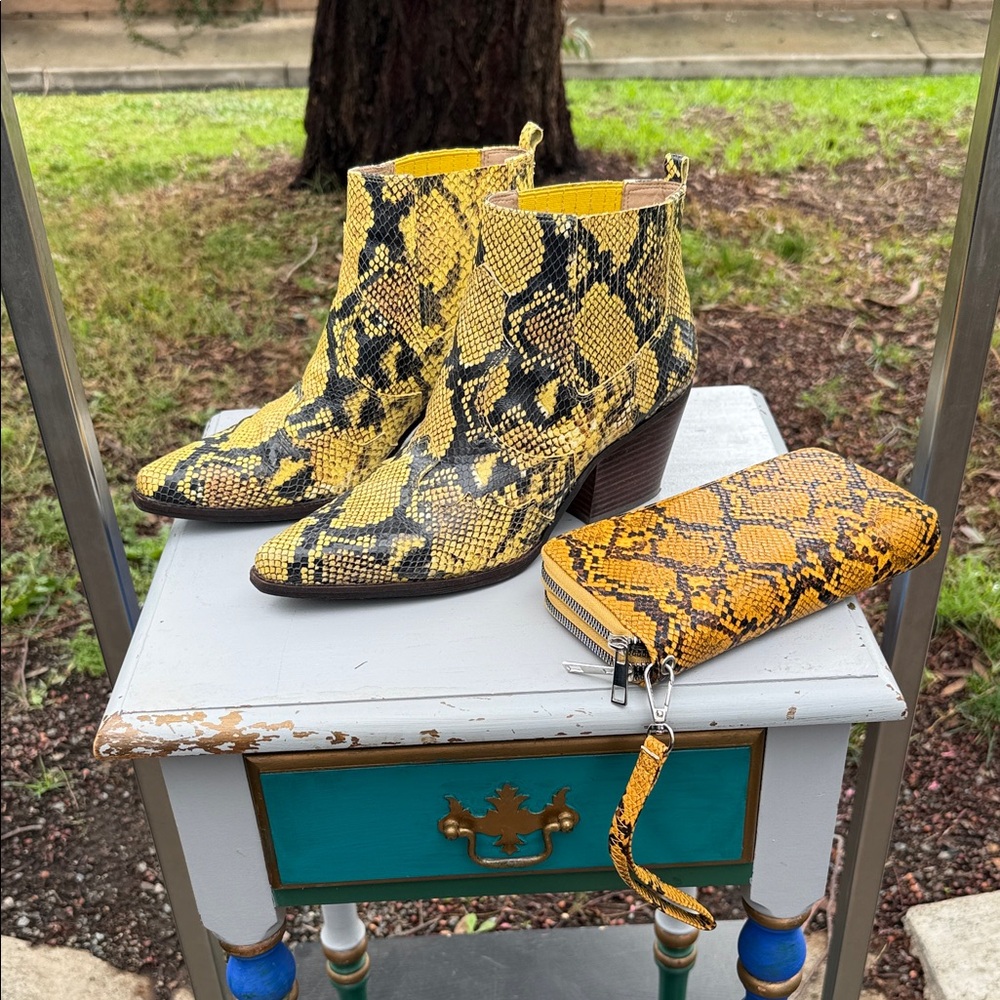 Sam Edelman Yellow and Black Snake Pattern Booties